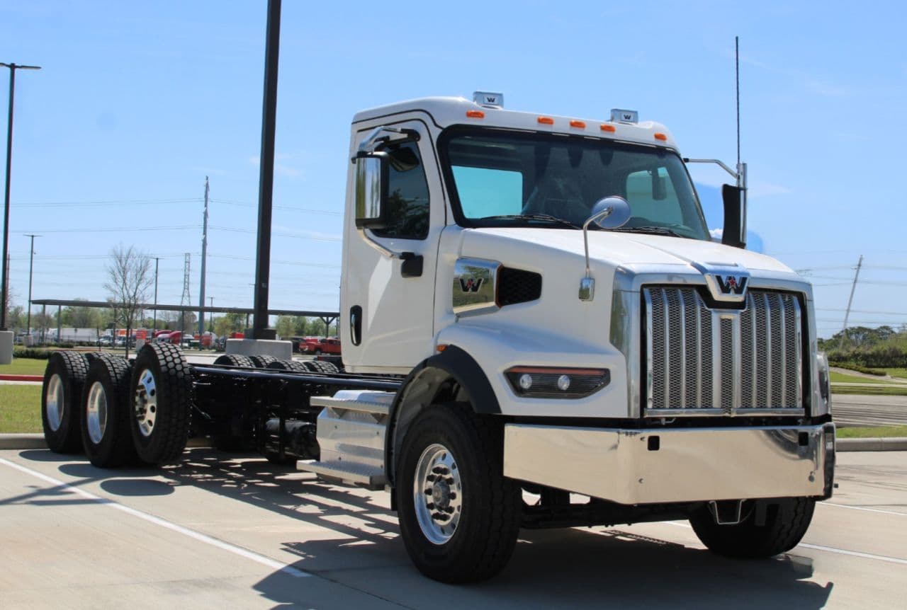 2025 Western Star 47X - Photo 1