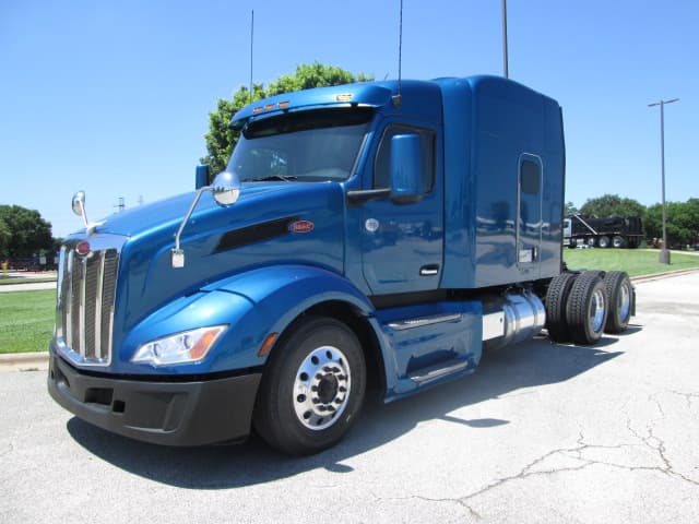 2022 Peterbilt 579 - Photo 1
