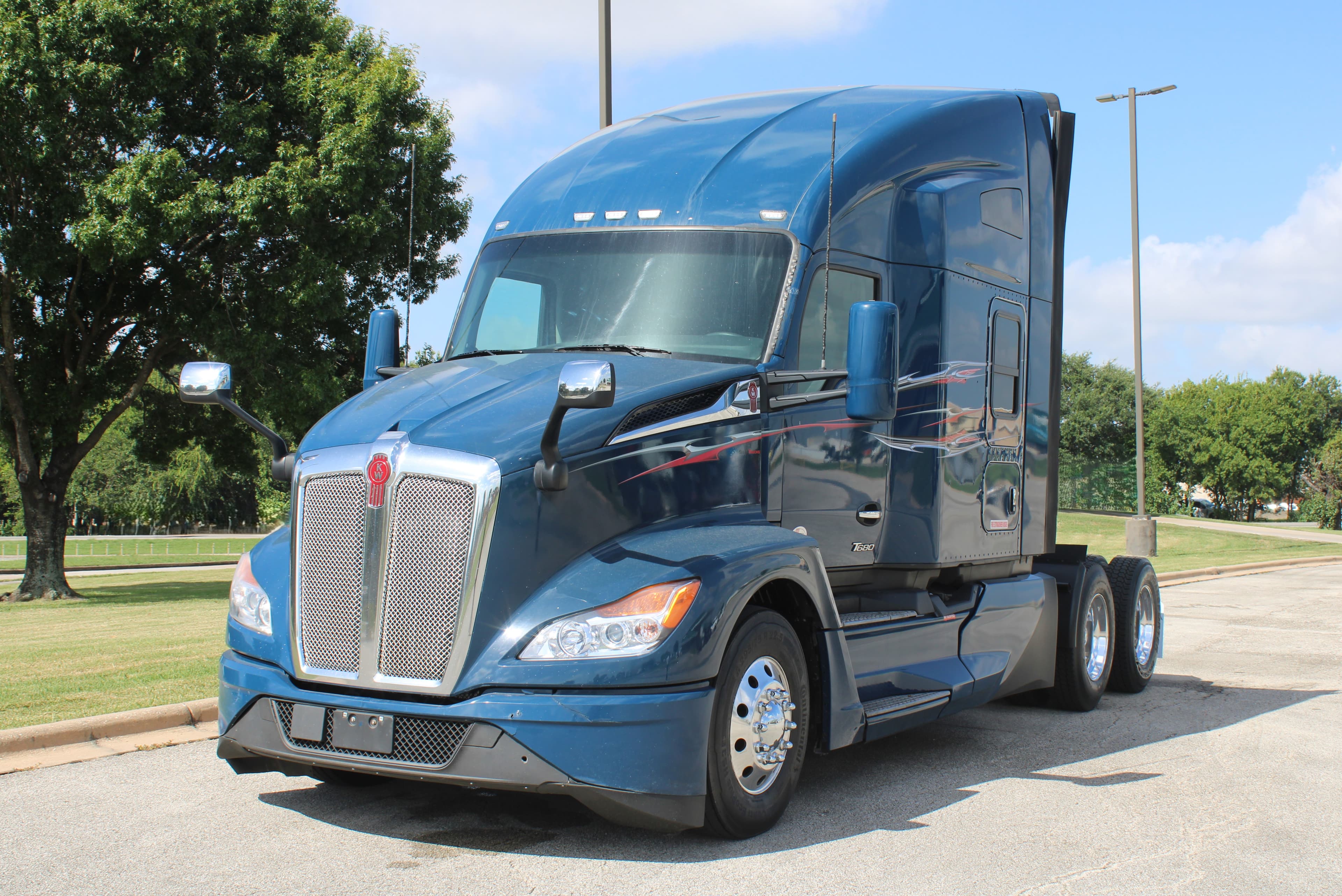 2023 Kenworth T680 - Photo 1