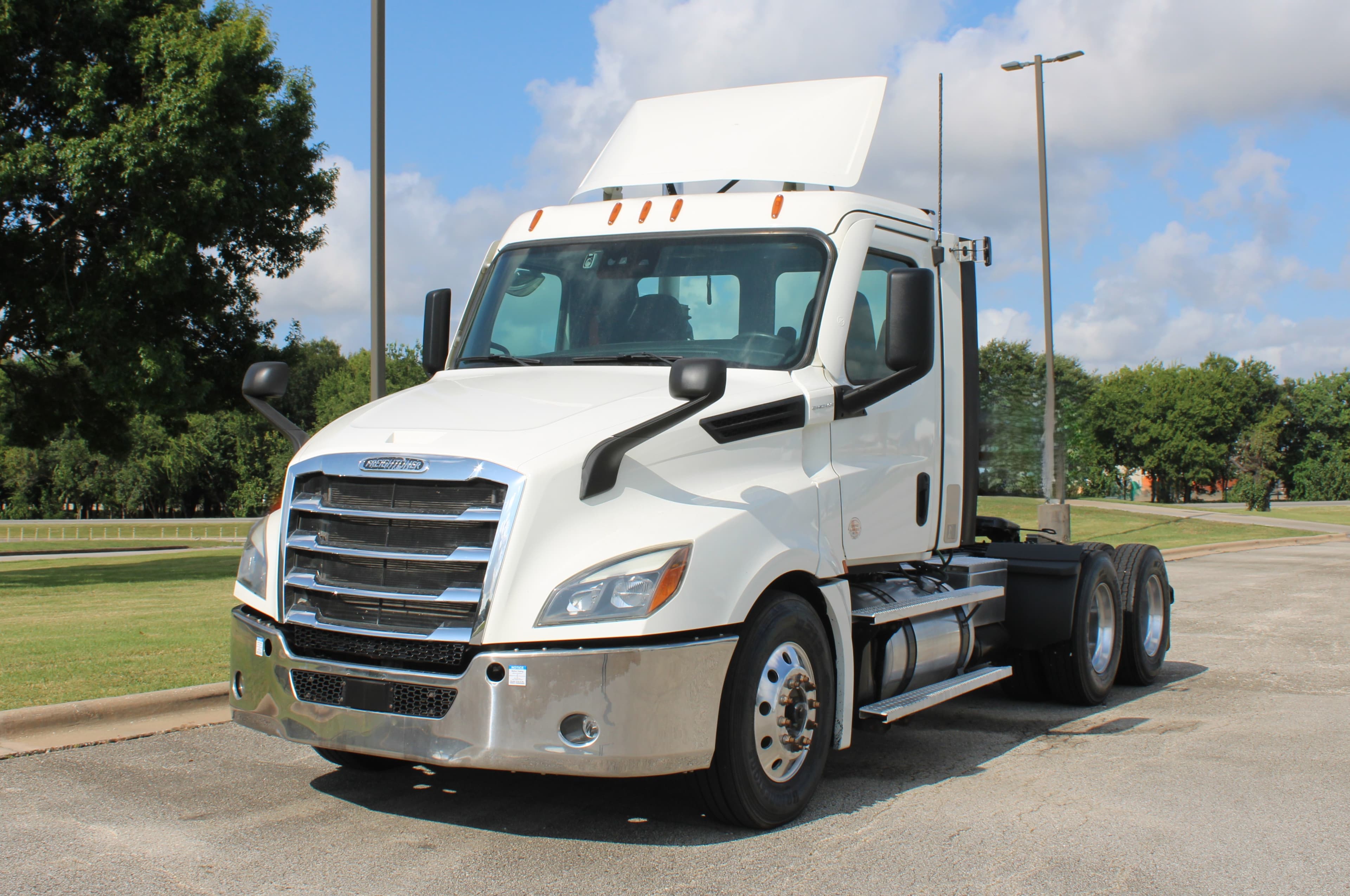 2023 Freightliner CASCADIA 126 - Photo 1