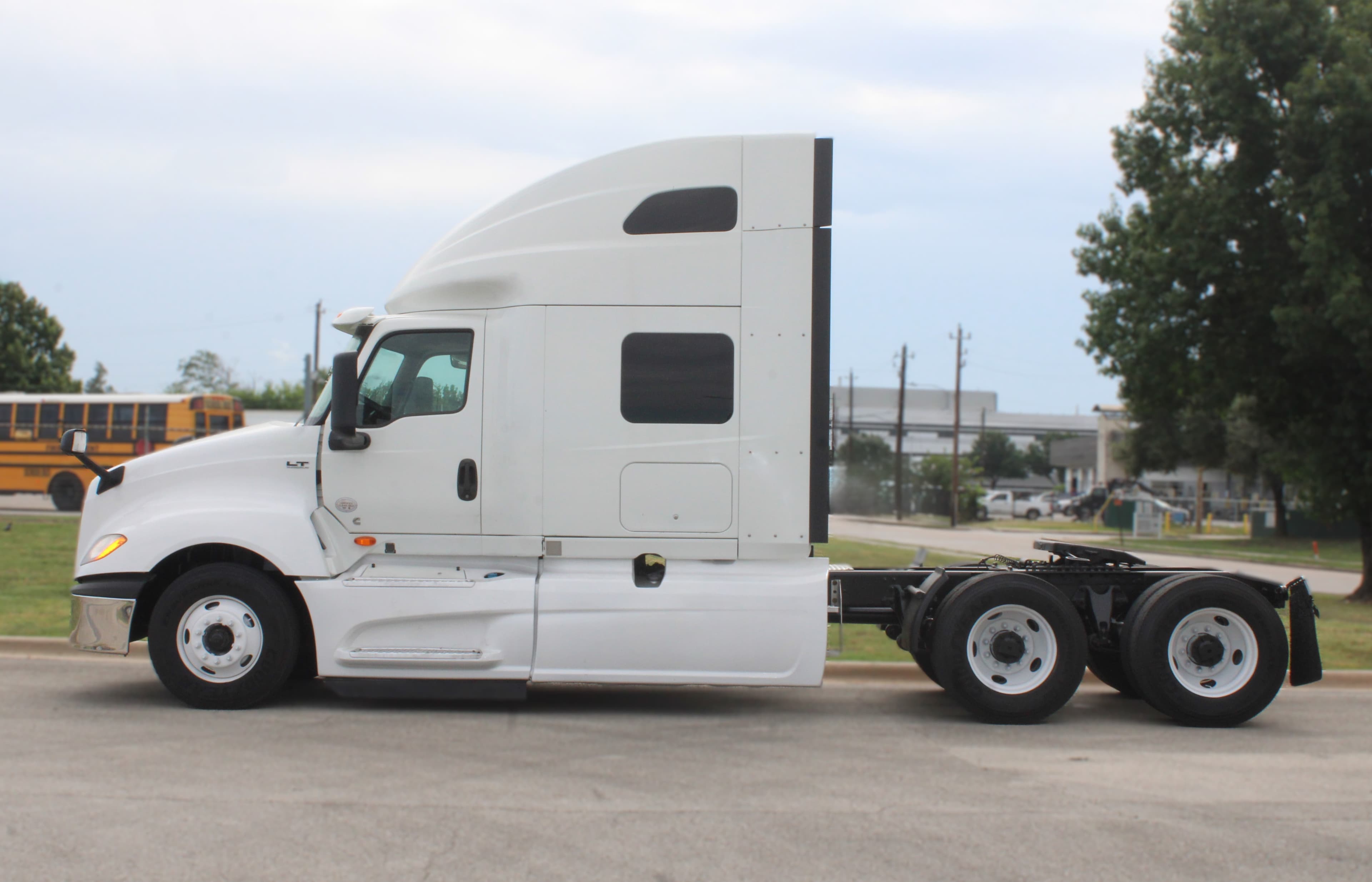 2019 International LT625 - Photo 1