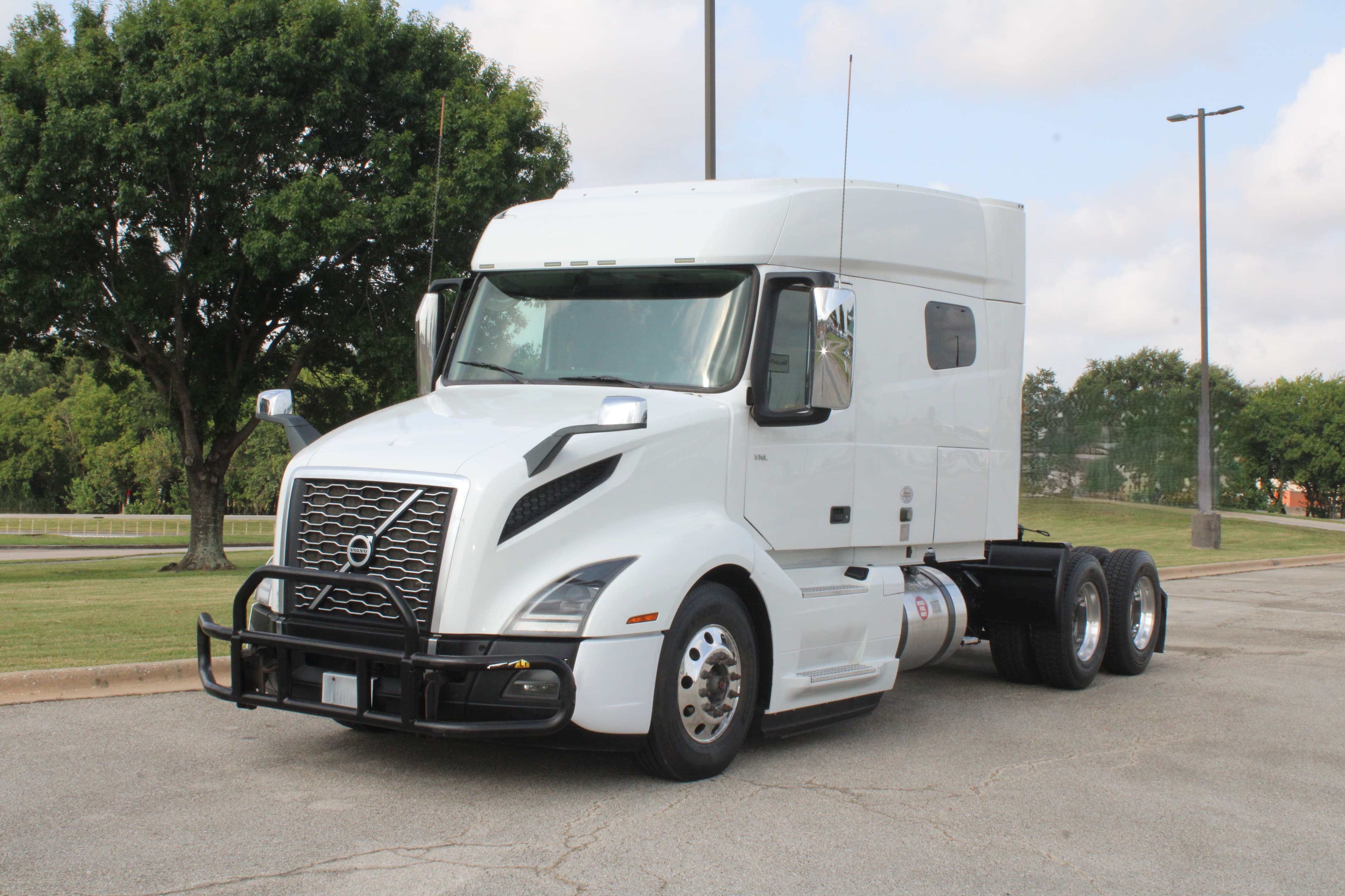 2021 Volvo VNL64T740 - Photo 1