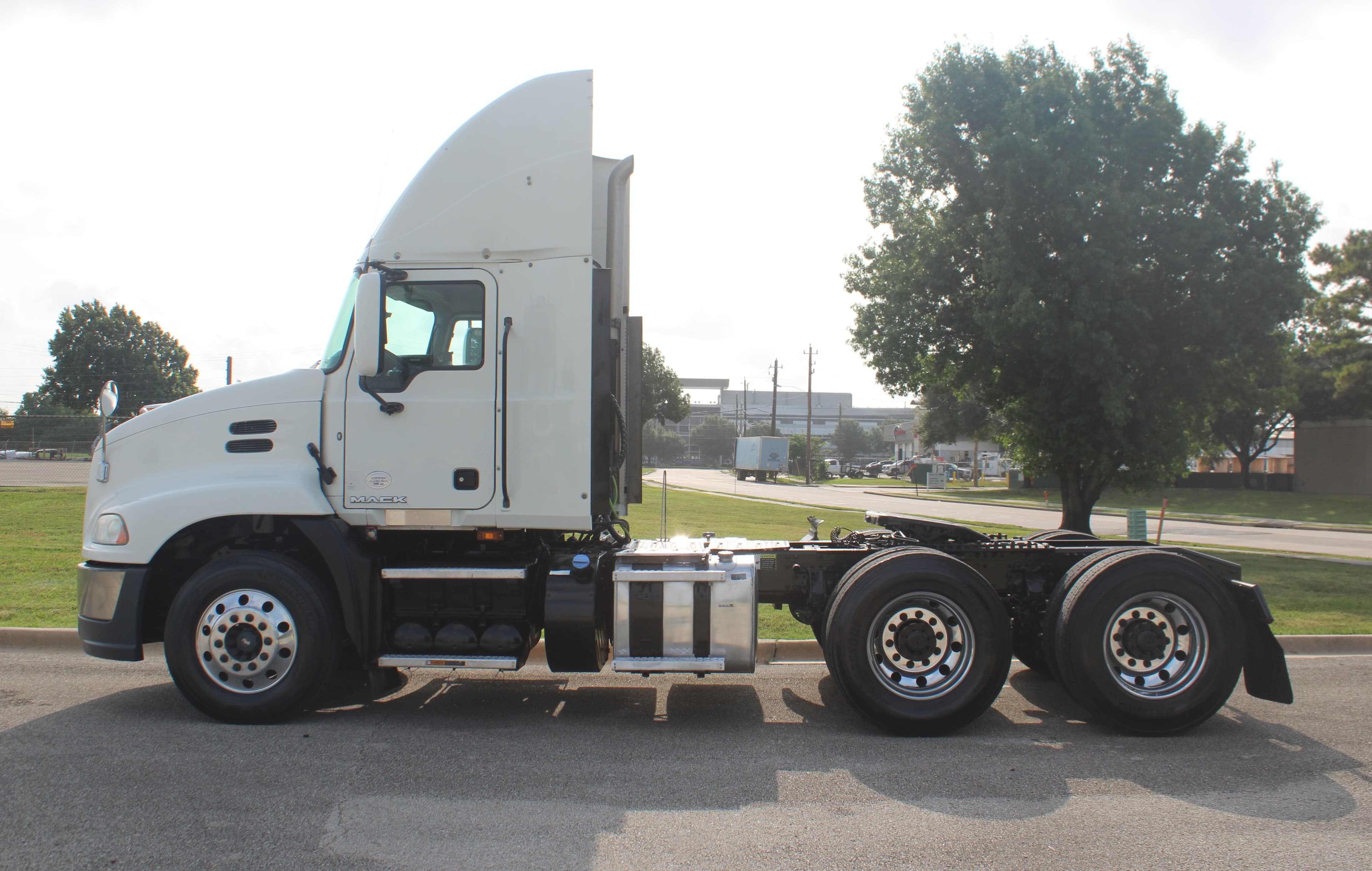 2015 Mack PINNACLE - Photo 1